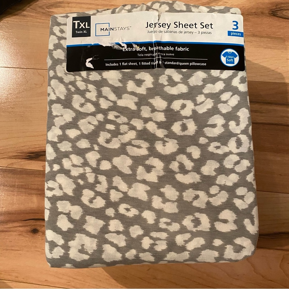 NWT Mainstays Gray and White Leopard Twin XL Jersey Sheet Set - (3-Piece)
